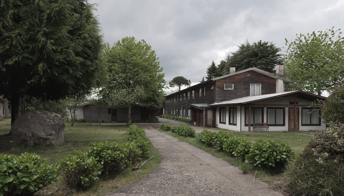 Nueva casa de El Encuentro: antiguo Hotel Kolping con jardines y araucaria
